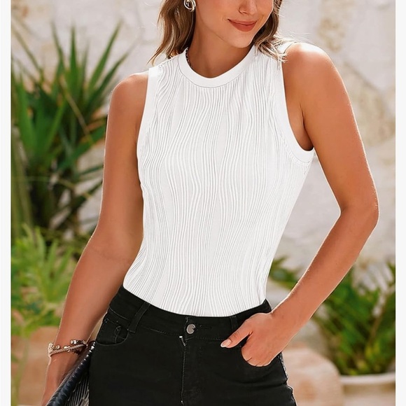 NWT Sleeveless Textured Top - Picture 2 of 2